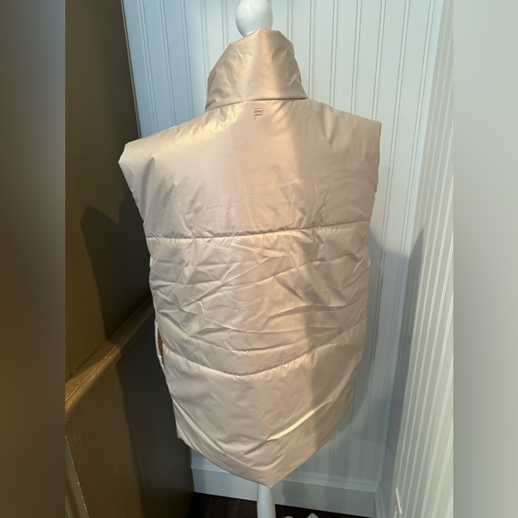 New, Fabletics Oversized Women’s Puffer Vest in Natural Blush ❄️ - Picture 5 of 6